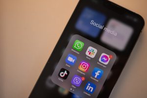 social-media-manager-top-digital-marketing-side-hustle