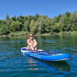 manuela-paddle-boarding-on-lake